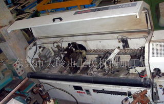 全自動(dòng)直線(xiàn)封邊機(jī) 現(xiàn)代木工機(jī)械的高效革新